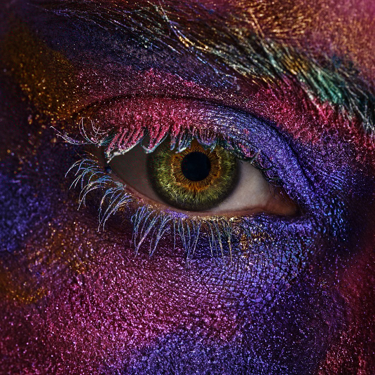 220126 - Yeux - Anne-Marie0777_2048 long edge_2048x2048_U_150_G10